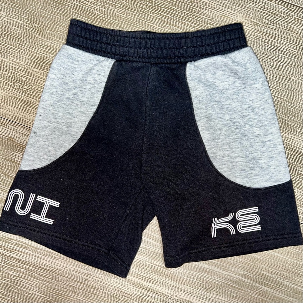 Boys Nike Black and Gray Cotton Athletic Sports Cotton Shorts Size 6-7